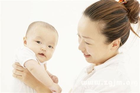 夢到抱別人的嬰兒|夢見抱別人的小嬰兒